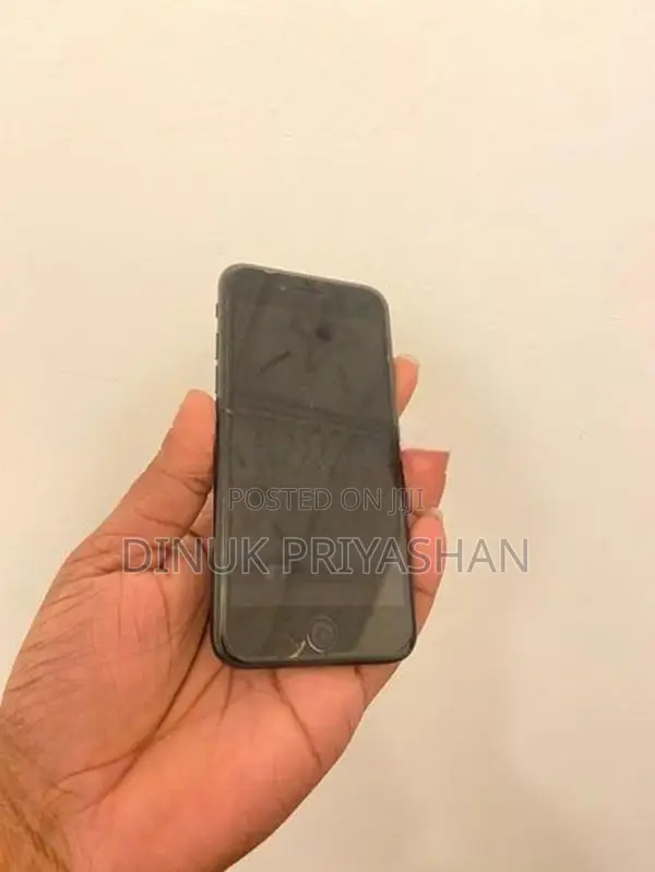 Apple iPhone SE 2 (Used)