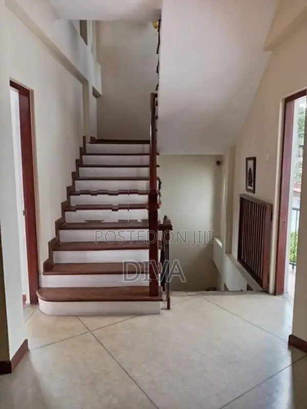 Semi Furnished - First Floor Property Rent In Kotte