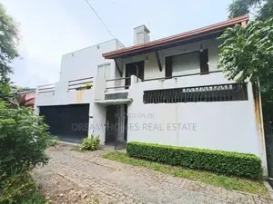 Three-Storey Modern House For Sale – Katubedda, Moratuwa