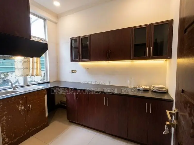 Three-Storey Modern House For Sale – Katubedda, Moratuwa