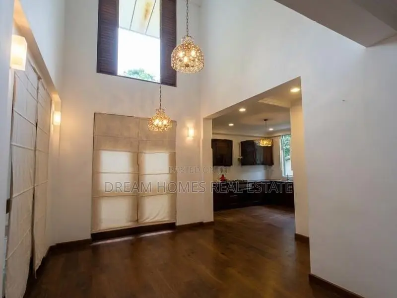 Three-Storey Modern House For Sale – Katubedda, Moratuwa