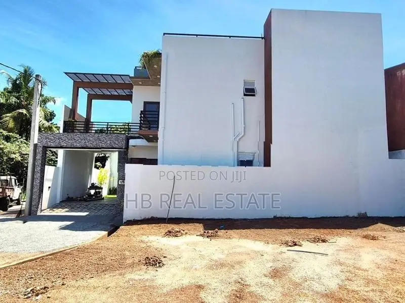 Architectural Designed Luxury Three Story House In Piliyandala