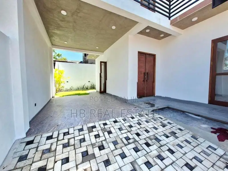 Architectural Designed Luxury Three Story House In Piliyandala