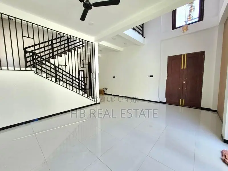 Architectural Designed Luxury Three Story House In Piliyandala