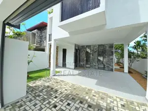 Architectural Designed Luxury Three Story House In Malabe