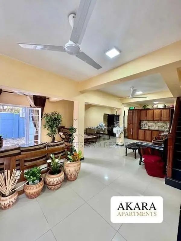 2,200 sq.ft - Furnished House For Rent HL56107 In Colombo 3