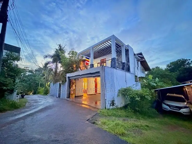 4-Bedroom House With Swimming Pool For Sale In Talawatugoda