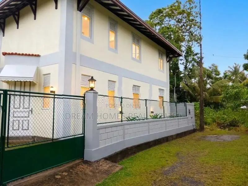 3-Bedroom House For Sale – Hokandara -Vidyala Junction, In Talawatugod