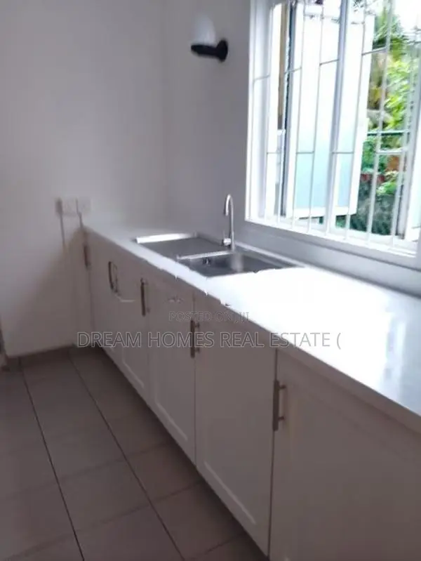 3-Bedroom House For Sale – Hokandara -Vidyala Junction, In Talawatugod