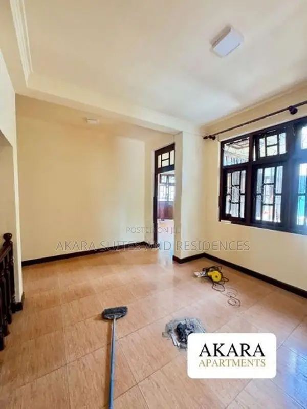 4,500 sq.ft - Unfurnished House For Rent HL56240 In Colombo 6