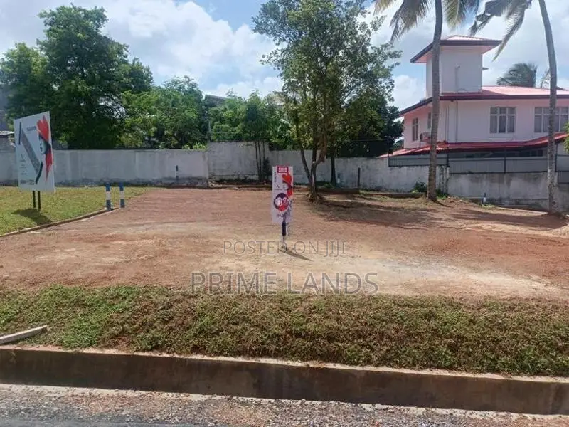 Luxury Land Plots Sale in Halgahadeniya