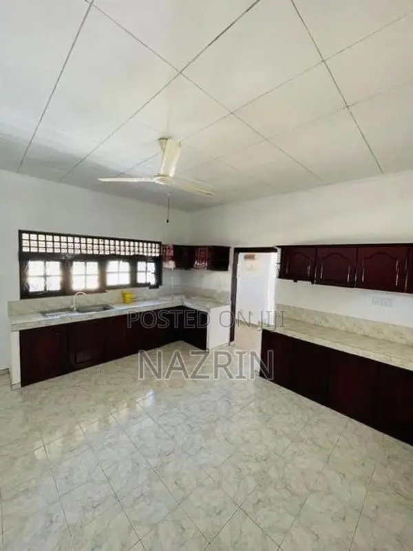 Large House Commercial With Residential Sutable Rent Ratmalana