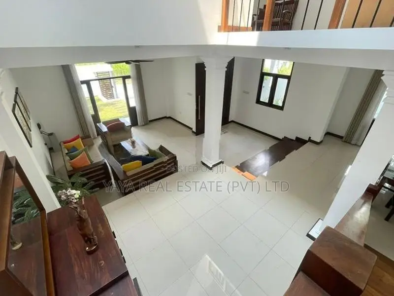 Luxury House For Sale IN Athurugiriya