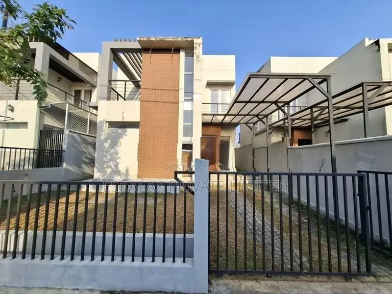 2 Storey 4 Bedroom House For Rent in Piliyandala - EH458