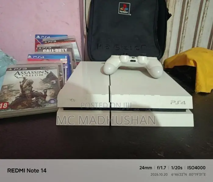 Sony PlayStation 4 Slim (PS4)