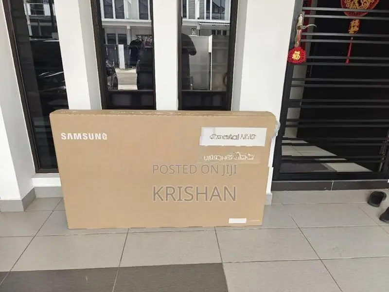 U8000H Samsung 4K Crystal UHD TV