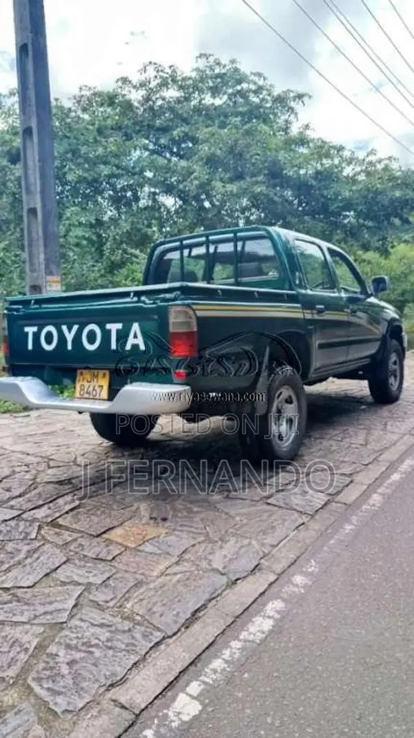Toyota Hilux 2004 Pickup (Used)