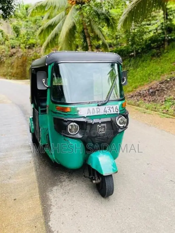 Bajaj RE 2015