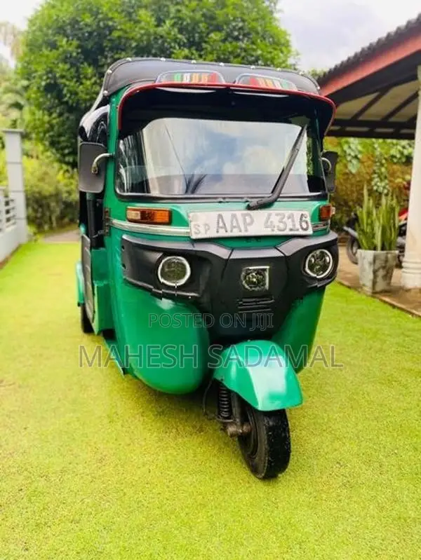 Bajaj RE 2015