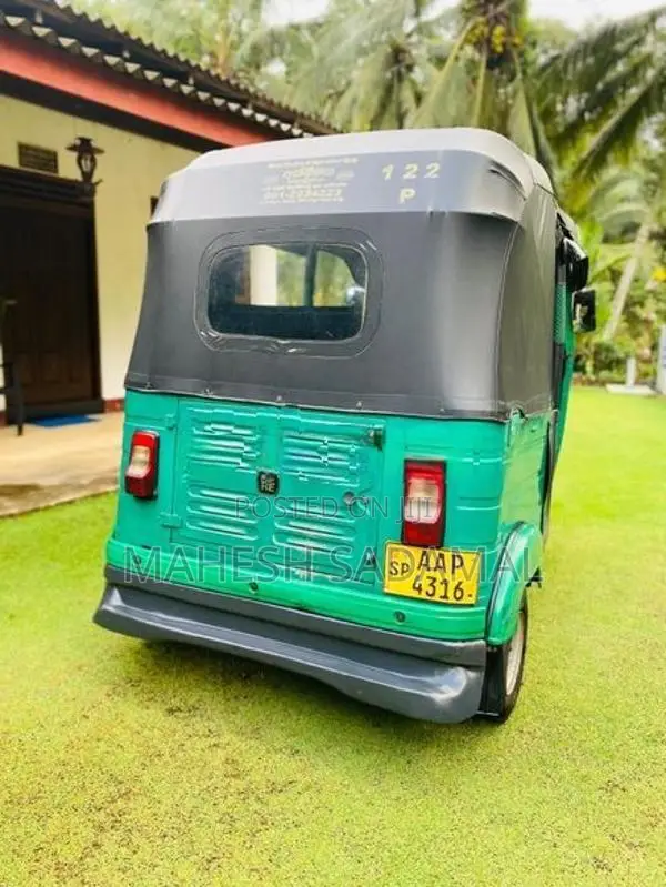 Bajaj RE 2015