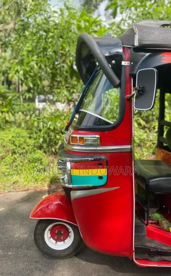 Bajaj 4 Stroke 2015 Three Wheel (Used)