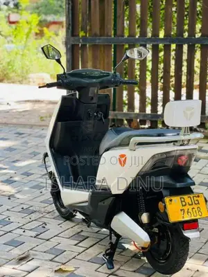 Yadea T5 2024 Motorbike (Used)