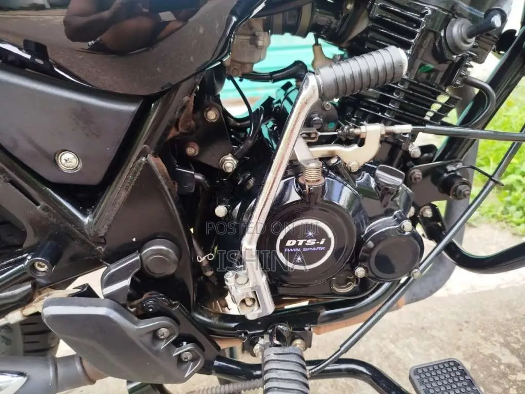 Bajaj Discover 2025 Motorbike (Used)