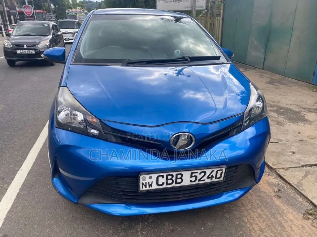 Toyota Vitz 2016 Car (Used)