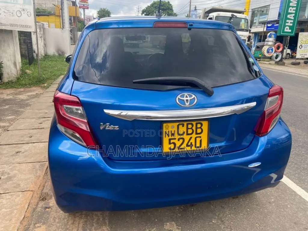 Toyota Vitz 2016 Car (Used)