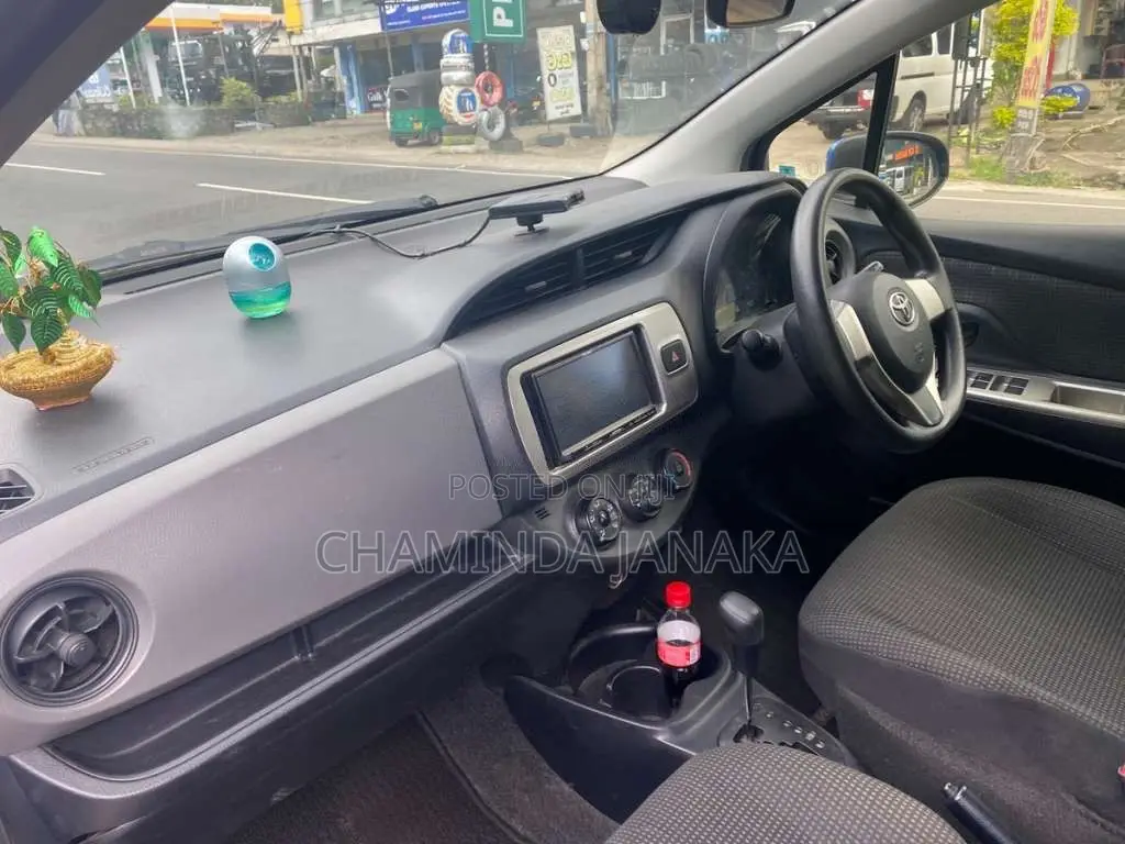 Toyota Vitz 2016 Car (Used)