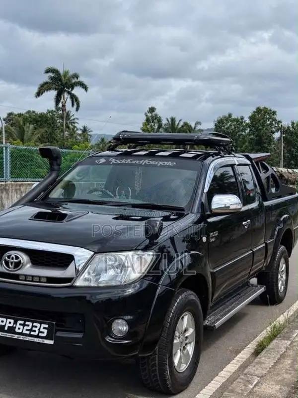 Toyota Hilux Vigo 2010 Pickup (Used)
