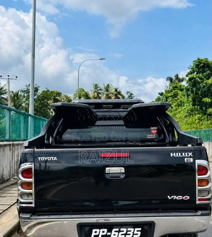 Toyota Hilux Vigo 2010 Pickup (Used)