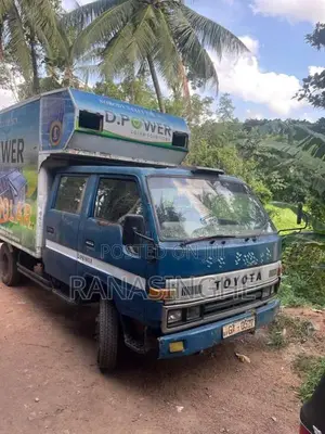 Toyota Dyna 1996 Crew Cab (Used)