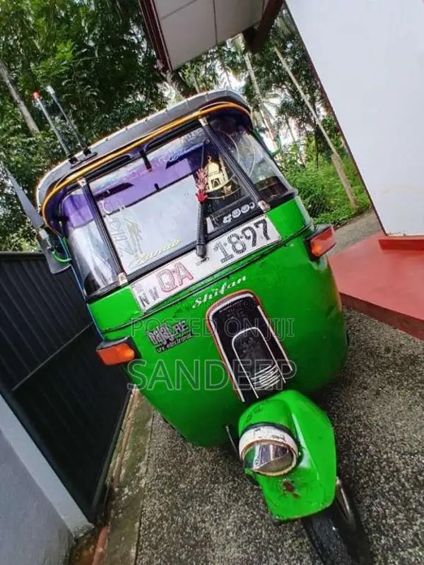 Bajaj RE 2 Stroke 2005 Three Wheel (Used)