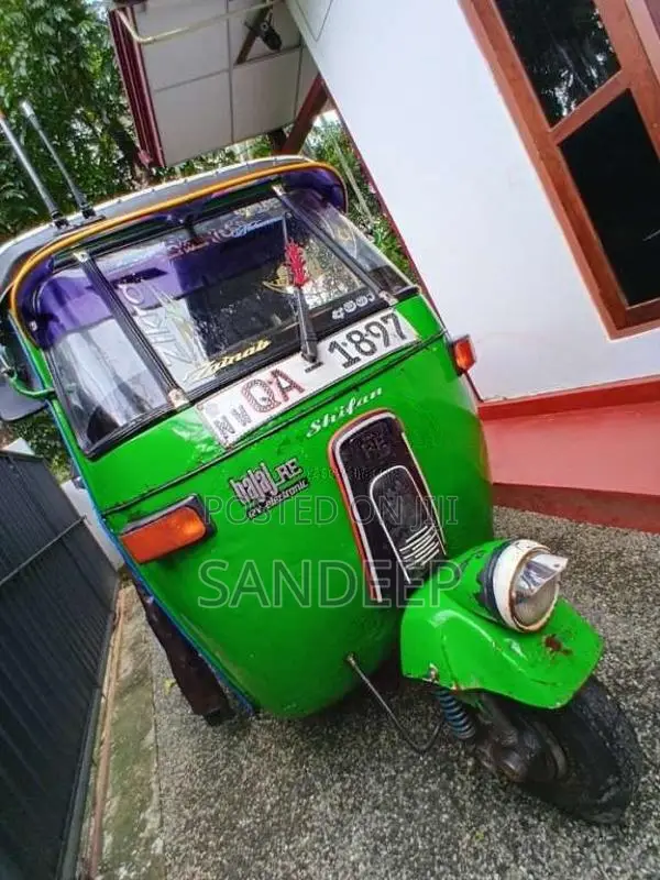 Bajaj RE 2 Stroke 2005 Three Wheel (Used)