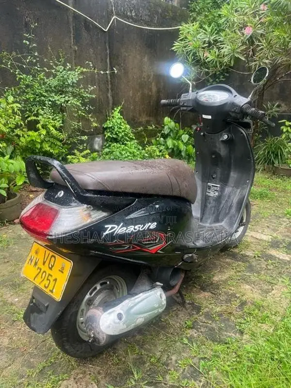Hero-Honda Pleasure 2010 Motorbike (Used)