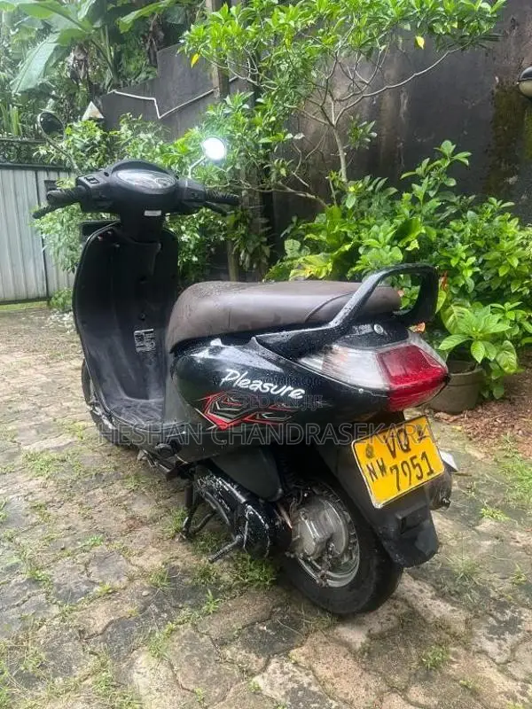 Hero-Honda Pleasure 2010 Motorbike (Used)