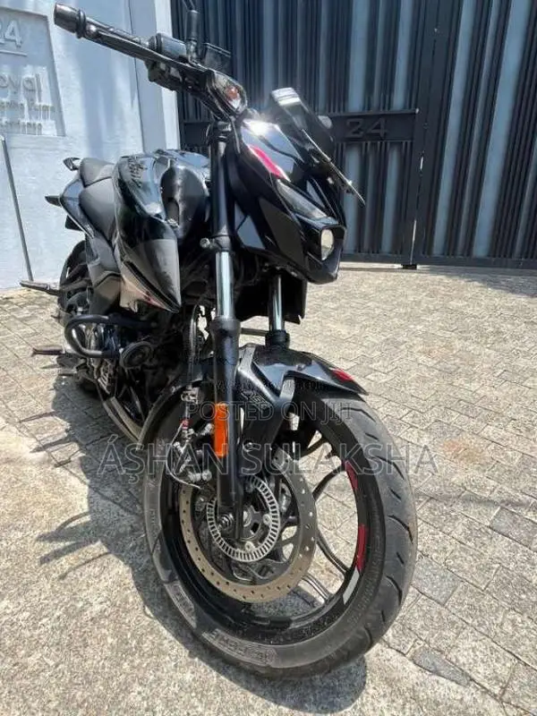 Bajaj Pulsar 2025 Motorbike (Used)
