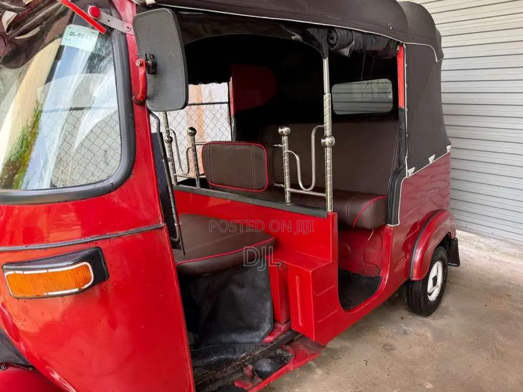 Bajaj 4 Stroke 2006 Three Wheel (Used)