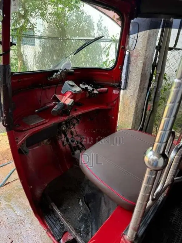 Bajaj 4 Stroke 2006 Three Wheel (Used)