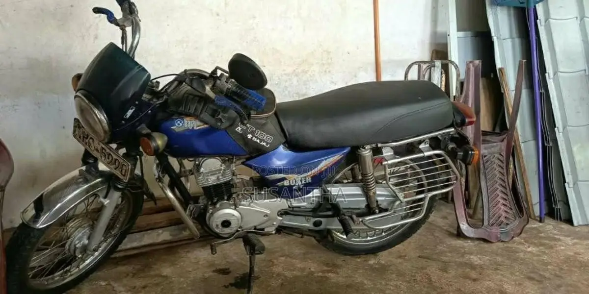 Bajaj Boxer 2005 Motorbike (Used)