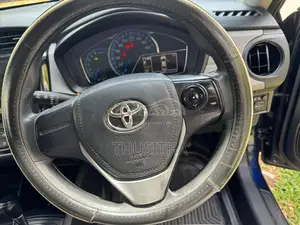 Toyota Axio 2013 Car (Used)