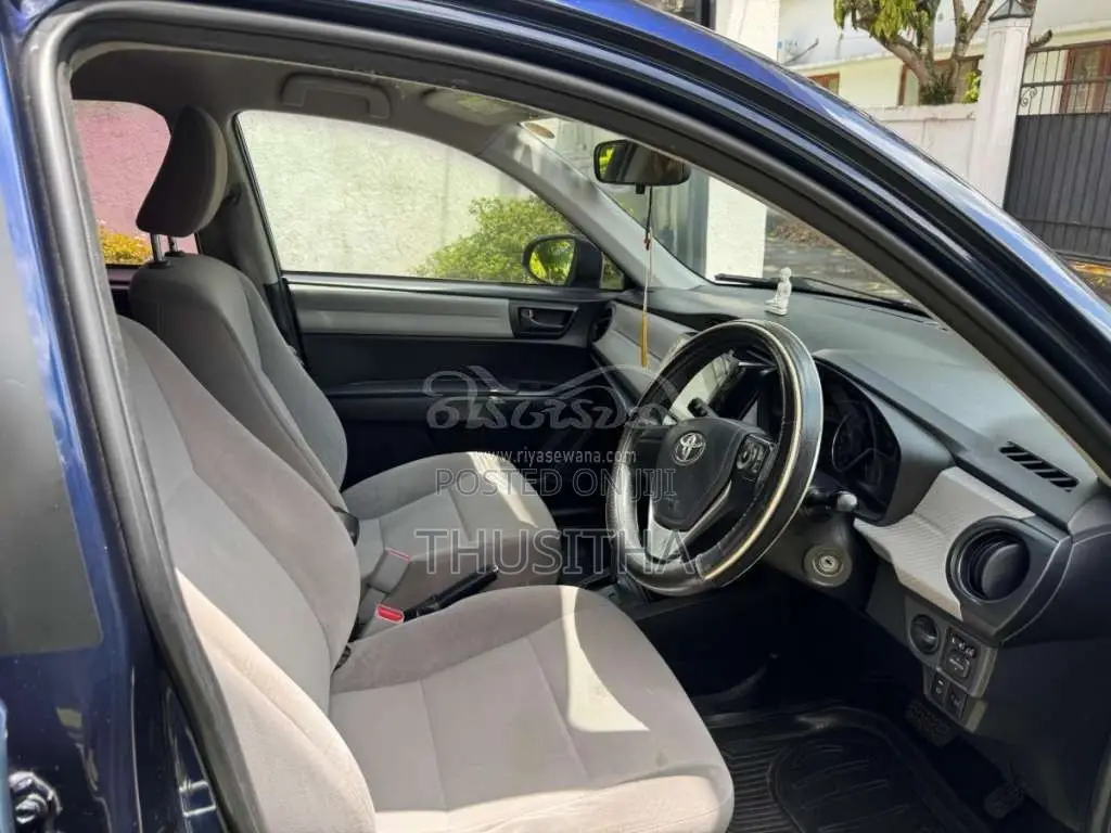 Toyota Axio 2013 Car (Used)