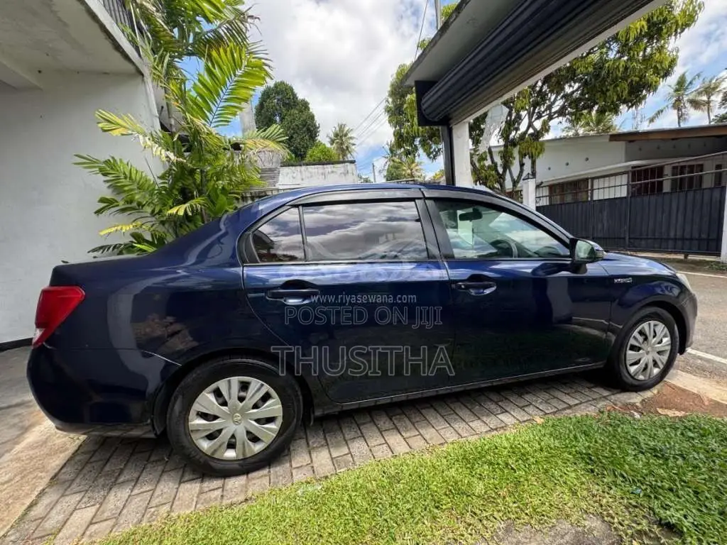 Toyota Axio 2013 Car (Used)