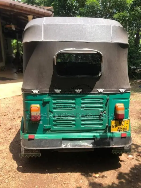 Bajaj RE 205 2011 Three Wheel (Used)