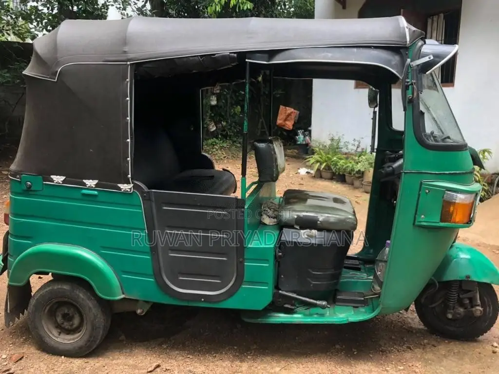 Bajaj RE 205 2011 Three Wheel (Used)