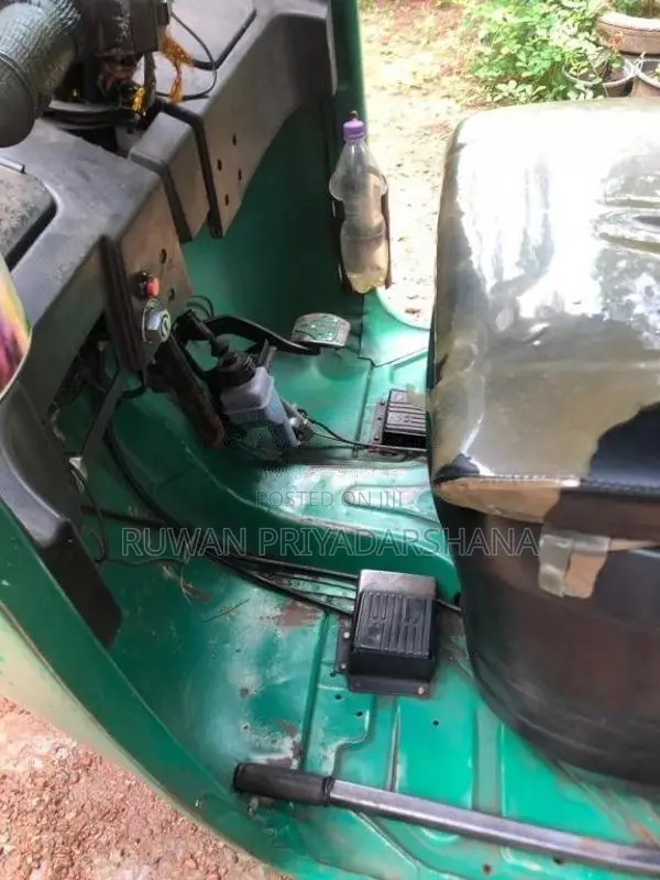 Bajaj RE 205 2011 Three Wheel (Used)