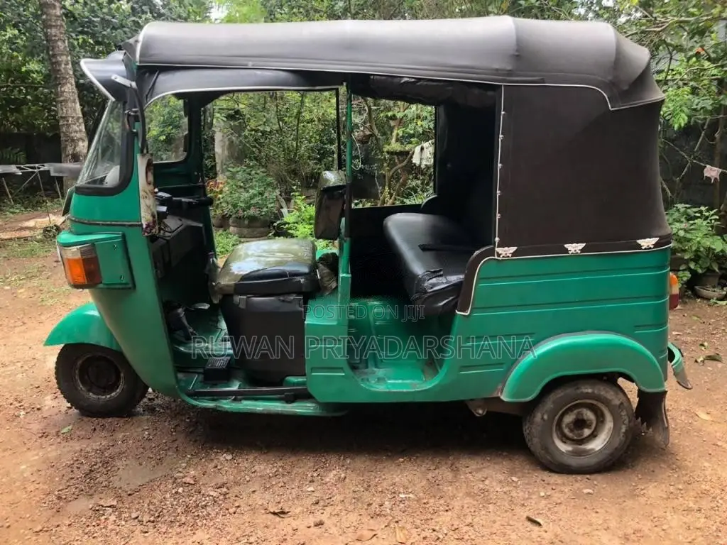 Bajaj RE 205 2011 Three Wheel (Used)