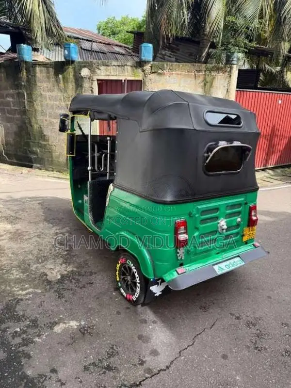Bajaj 4 Stroke 2014 Three Wheel (Used)