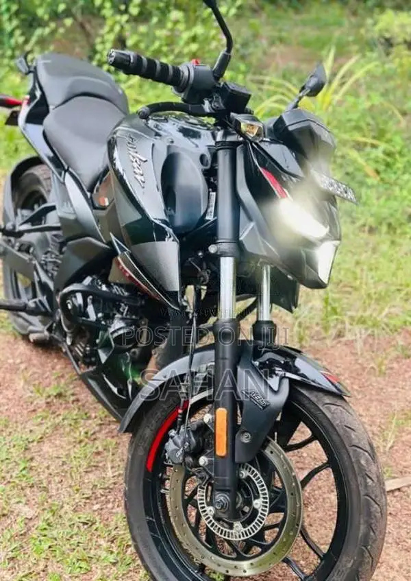 Bajaj Pulsar N160 2025 Motorbike (Used)